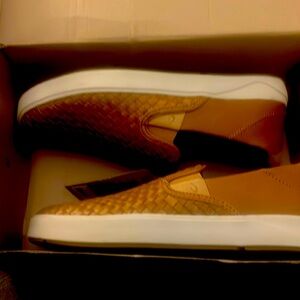 OliKai Lae’Ahi Lauhala Size 11 Never worn